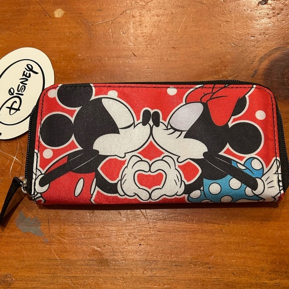 NWT Disney Mickey & Minnie Mouse Heart / Love Zip Around Wallet - Picture 1 of 10